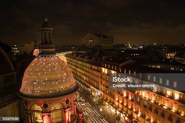 Spektakuläre Aussicht Auf Paris Bei Nacht Stockfoto und mehr Bilder von Beleuchtet - Beleuchtet, Dach, Dekoration