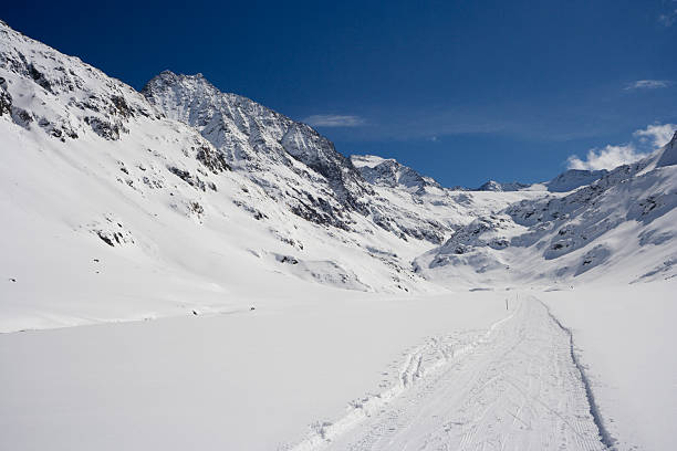 снежные горы - ötztal alps стоковые фото и изображения