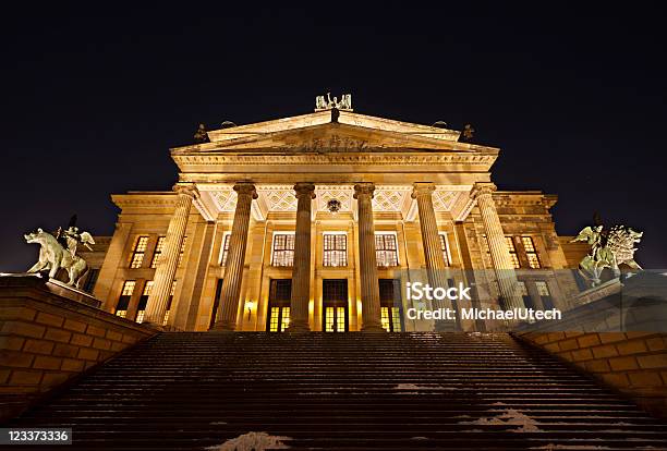 Berlin Konzerthaus Bei Nacht Stockfoto und mehr Bilder von Architektonische Säule - Architektonische Säule, Architektur, Aufnahme von unten