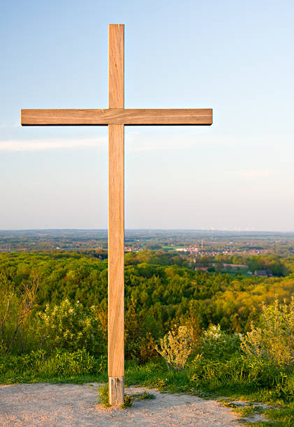 croix en bois - ibbenbüren photos et images de collection