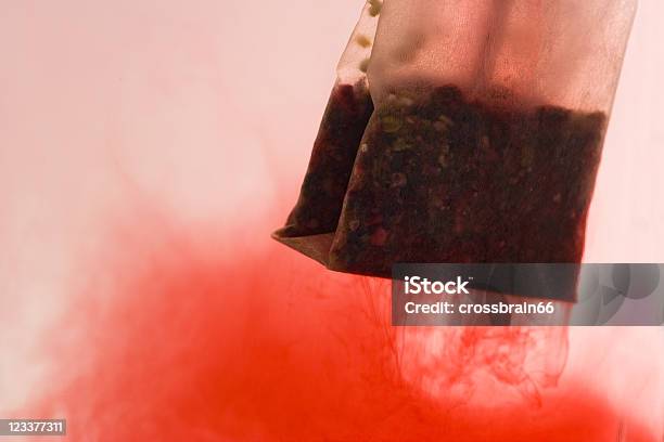 Rosso Tè - Fotografie stock e altre immagini di Bustina di tè - Bustina di tè, Acqua, Rosso