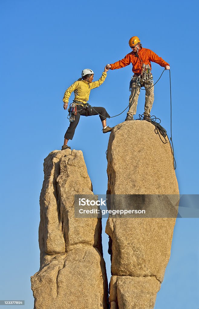 Equipe de alpinistas. - Foto de stock de Agarrar royalty-free