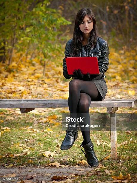 Foto de Outono E Estudo e mais fotos de stock de Adolescente - Adolescente, Adolescentes Meninas, Adulto