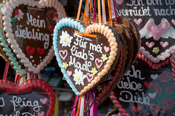 istock Beer Fest Herz - Gingerbread Hearts 123384029