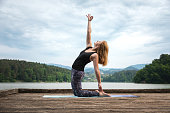 frau-macht-yoga-am-see.jpg?b=1&s=170x170&k=20&c=fk8oBGq25Sw5fVgpivC8VqY-mR1GxfHjyDTXDqXctJM=