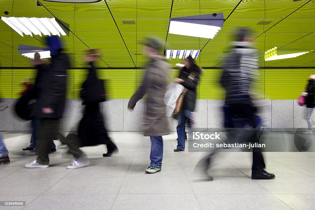stylisch junge Pendler in modernen U-Bahn - Lizenzfrei Abschied Stock-Foto