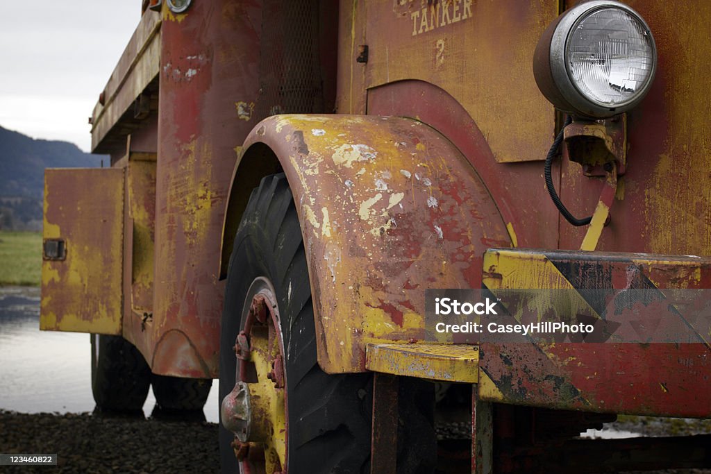 Pensione il vecchio camion dei pompieri - Foto stock royalty-free di Autopompa