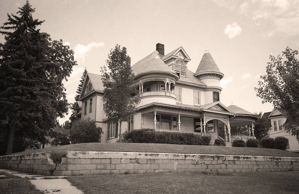 istock Queen Anne house 123460833