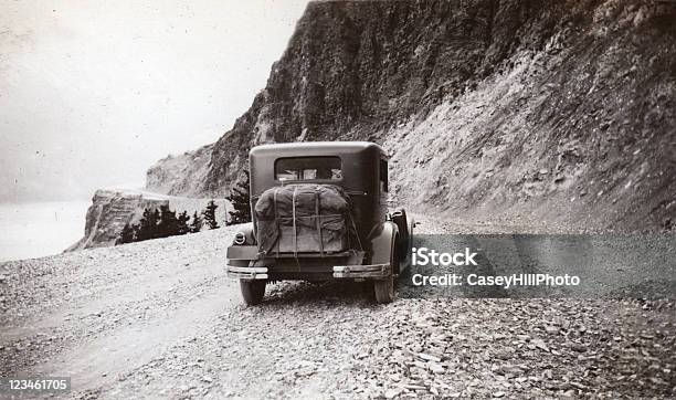 Altes Auto Fahren Zum Logan Pass Glacier Park Stockfoto und mehr Bilder von Alt - Alt, Altes Photo, Auto