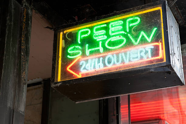 peep montrer signe néon - lap dancing photos et images de collection
