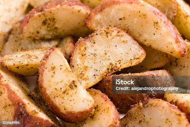 Patatas Fritas Foto de stock y más banco de imágenes de Ajo - Ajo, Al horno, Parte de