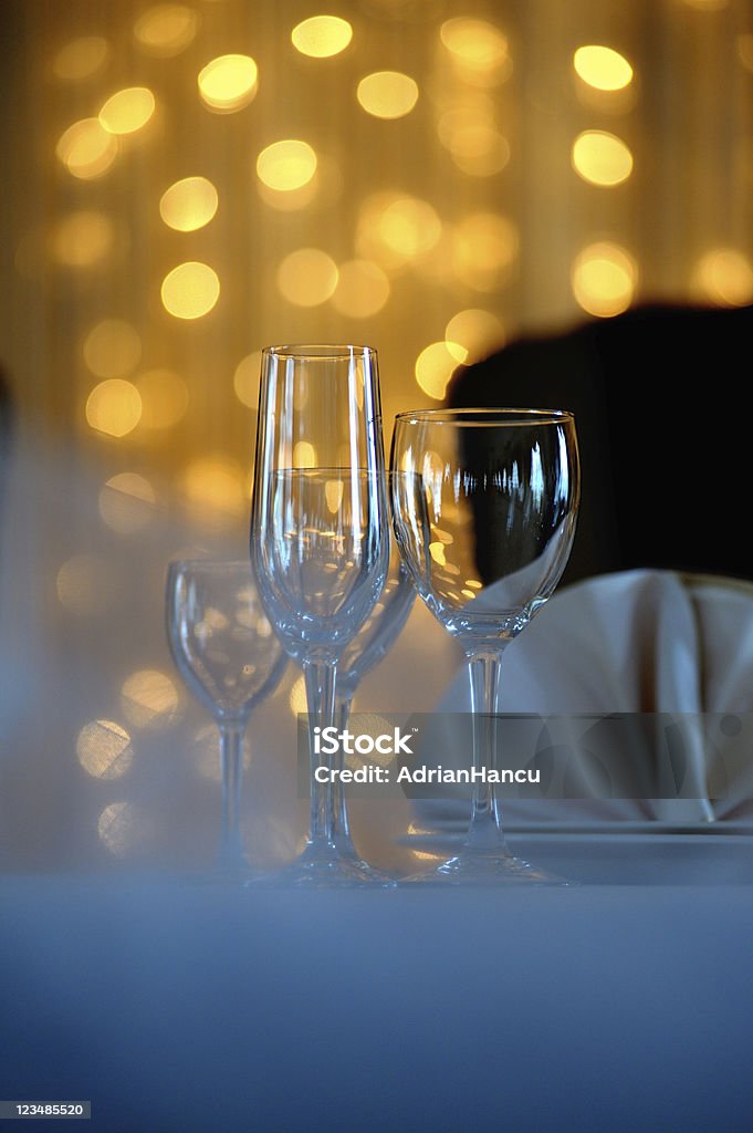 Champagne, vinho, Conhaque (brandy) vidro no fundo bokeh - Royalty-free Amarelo Foto de stock