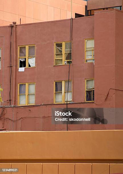 Old Apartmentgebäude Stockfoto und mehr Bilder von Alt - Alt, Architektur, Bauwerk