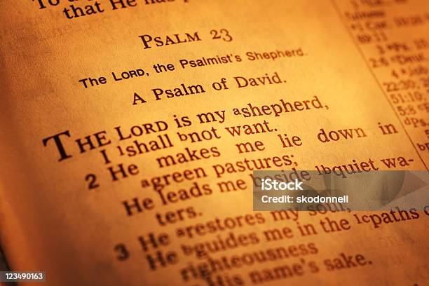 Psalm Vinte E Três - Fotografias de stock e mais imagens de Bíblia - Bíblia, Cristianismo, Salmos