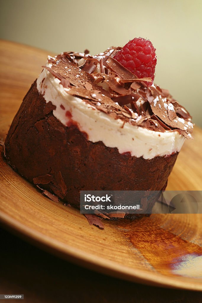 Sobremesa de bolo de chocolate e framboesa - Foto de stock de Alimentação Não-saudável royalty-free