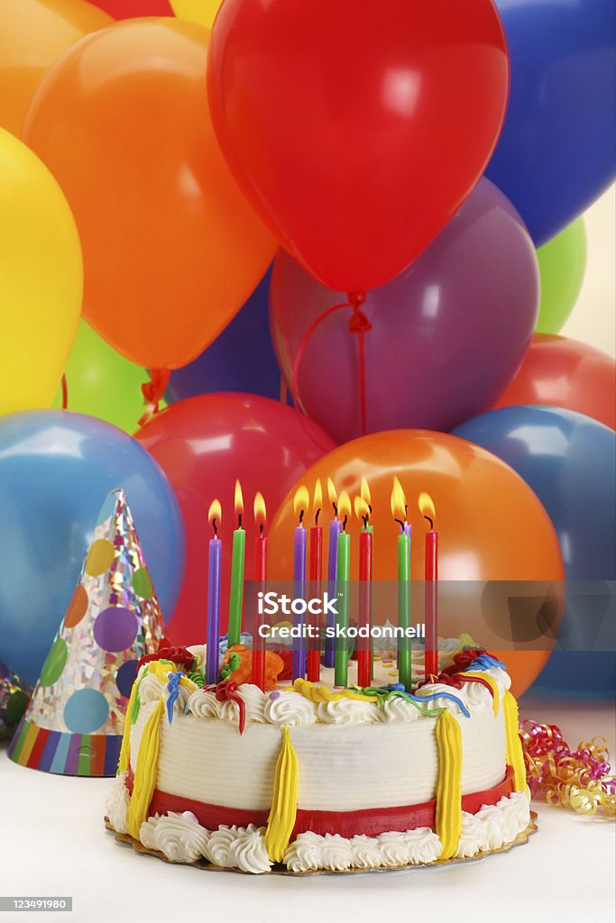 Pastel de cumpleaños - Foto de stock de Celebración - Ocasión especial libre de derechos