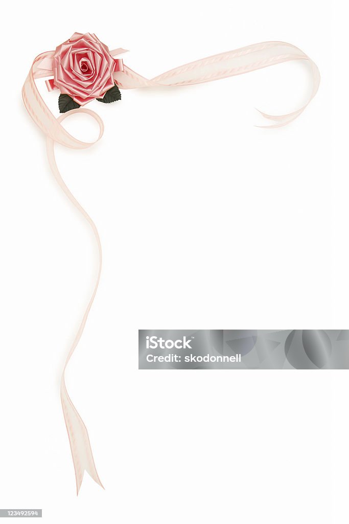 Rosa fiocco e nastro in seta bordo - Foto stock royalty-free di Angolo - Forma