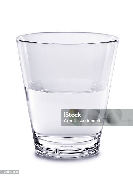 Bicchiere Mezzo Pieno - Fotografie stock e altre immagini di Bicchiere - Bicchiere, Acqua, Tazza