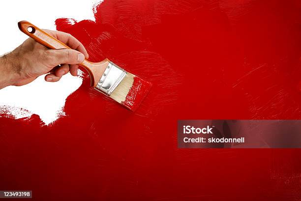 Gemälde Der Wand Mit Roter Farbe Stockfoto und mehr Bilder von Anstreicher - Anstreicher, Bildender Künstler - Künstler, Pinsel