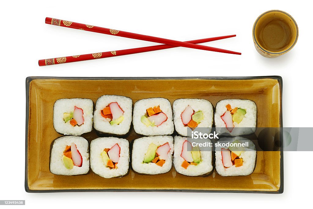 sushi Bacchette cinesi sakè su bianco - Foto stock royalty-free di Veduta aerea