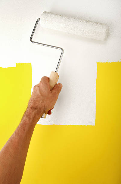 bricolage - house painter home improvement paint can painter photos et images de collection