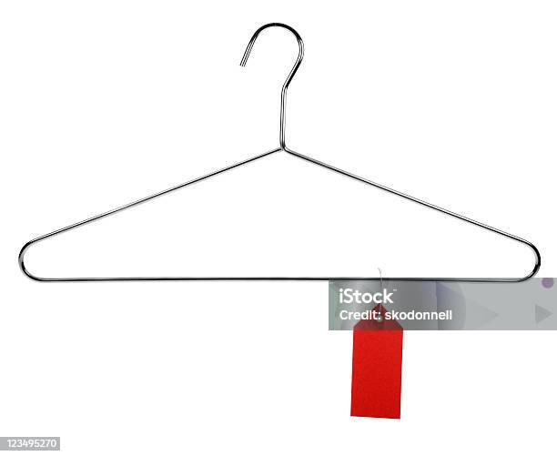 Roten Etikett Verkauf Auf Kleiderbügel Stockfoto und mehr Bilder von Abwesenheit - Abwesenheit, Ausverkauf, Bekleidungsgeschäft