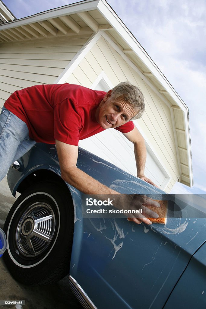 Ältere Mann Waschen sein Auto - Lizenzfrei Arbeiten Stock-Foto