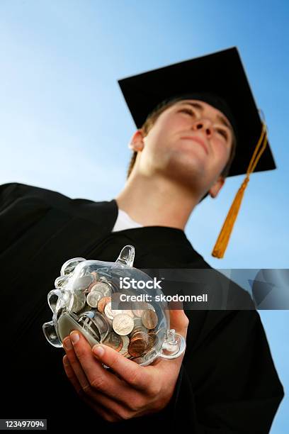 Foto de Faculdade Plano De Poupança e mais fotos de stock de Bolsa de estudos - Bolsa de estudos, Universidade, Poupança