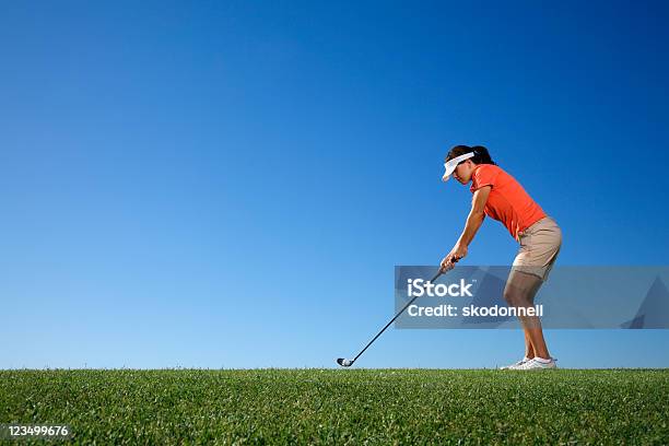 Jogador De Golfe Feminino - Fotografias de stock e mais imagens de Drive - Atividade desportiva - Drive - Atividade desportiva, Golfe, 20-29 Anos