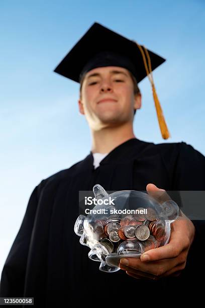 Photo libre de droit de College Plan Dépargne banque d'images et plus d'images libres de droit de Compte d'épargne éducation - Compte d'épargne éducation, Niveau d'éducation, Tenue de diplômé