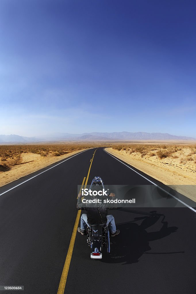Biker moto nas estradas - Foto de stock de Motociclista royalty-free