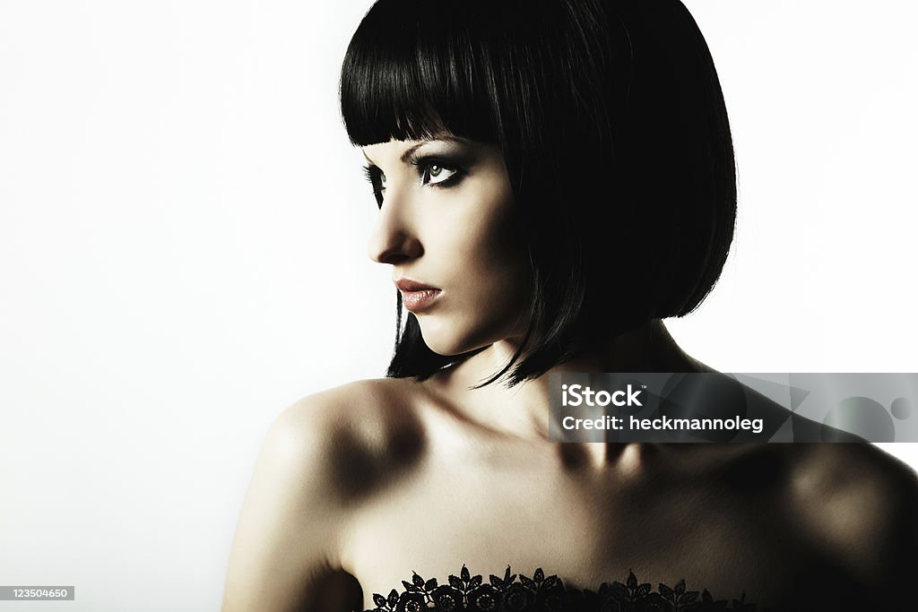 Belle femme posant avec un short Cheveux noirs - Photo de Adulte libre de droits