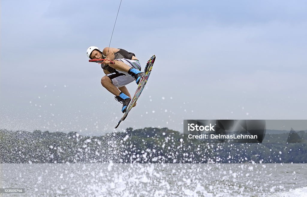 Wakeboarder ジャンプ高 - ウェイクボーディングのロイヤリティフリーストックフォト