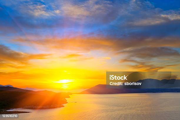 Foto de Pôr Do Sol Sobre O Mar Mediterrâneo e mais fotos de stock de Montanha - Montanha, O Amanhecer, Acima