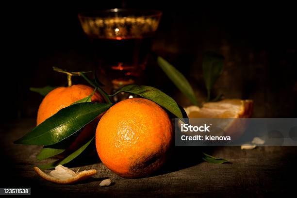 Photo libre de droit de Mandarins Et Spiritueux banque d'images et plus d'images libres de droit de Agrume - Agrume, Alcool, Aliment