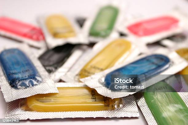 백색과 콘돔 0명에 대한 스톡 사진 및 기타 이미지 - 0명, 건강관리와 의술, 검은색