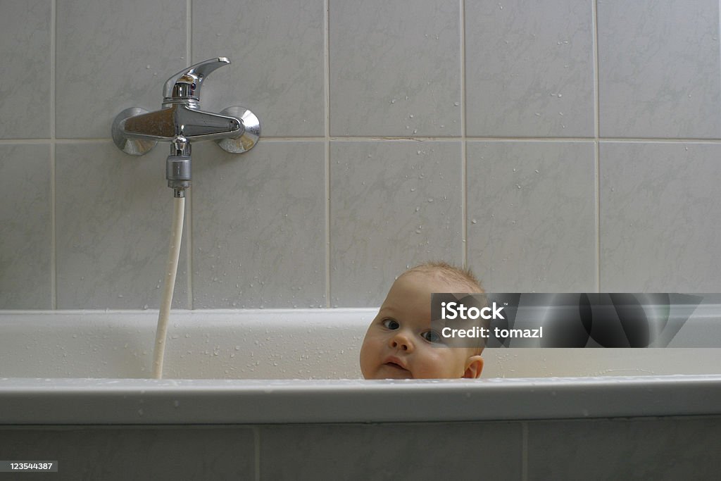 Grande vasca da bagno - Foto stock royalty-free di Bebé