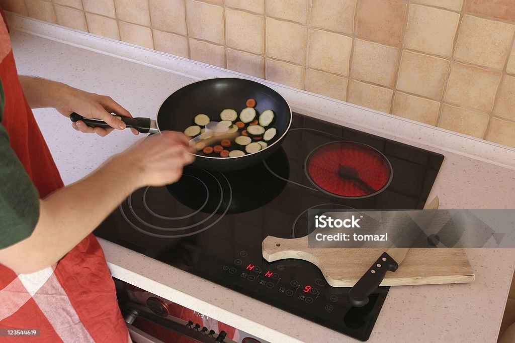 Смешивания и приготовления пищи - Стоковые фото Готовить роялти-фри