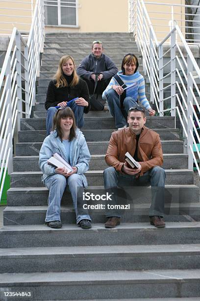 Foto de Cinco Estudantes e mais fotos de stock de Adolescente - Adolescente, Adulto, Aprender