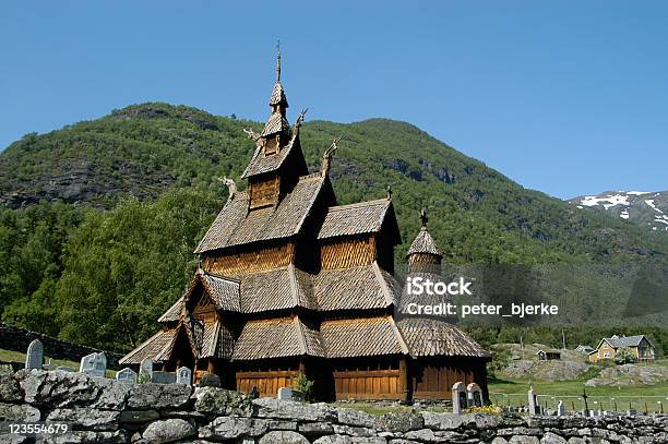 Borgund Igreja Medieval De Madeira - Fotografias de stock e mais imagens de Arcaico - Arcaico, Cordilheira - Montanha, Destino de Viagem