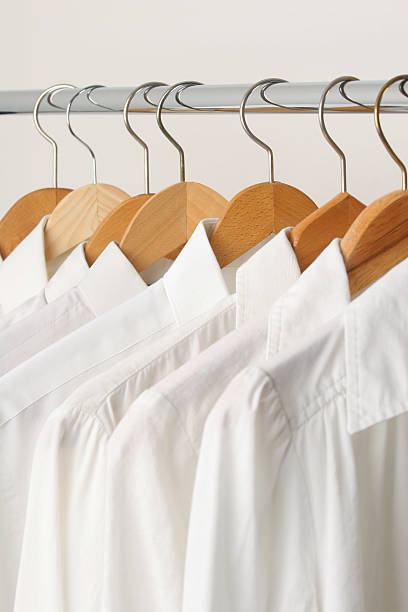 grupo de camisas brancas - shirt button down shirt hanger clothing - fotografias e filmes do acervo