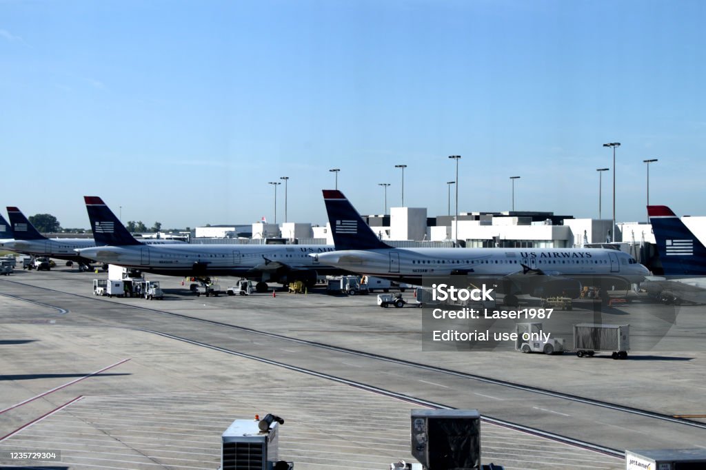 シャーロット・ダグラス国際空港(CLT)のUSエアウェイズ(アメリカン航空)機体 - ストックフォト・写真素材...