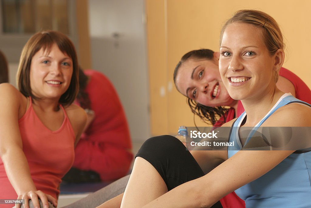 Mujer descansando después de excersising - Foto de stock de Actividades recreativas libre de derechos