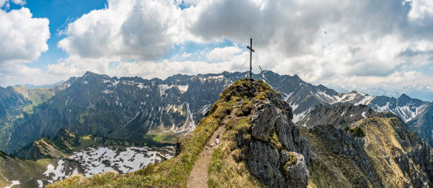 passeio de montanha nos alpes de allgau - oberstdorf - fotografias e filmes do acervo
