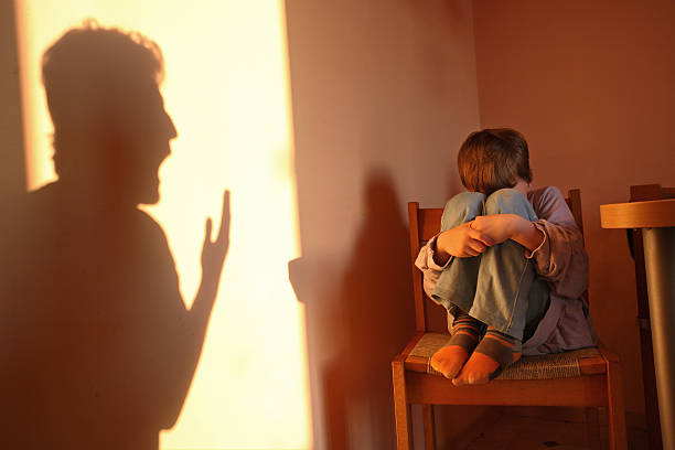 agressif parent - cruel photos et images de collection