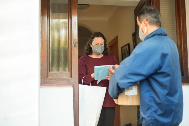 istock Home delivery of your packages 1236089025