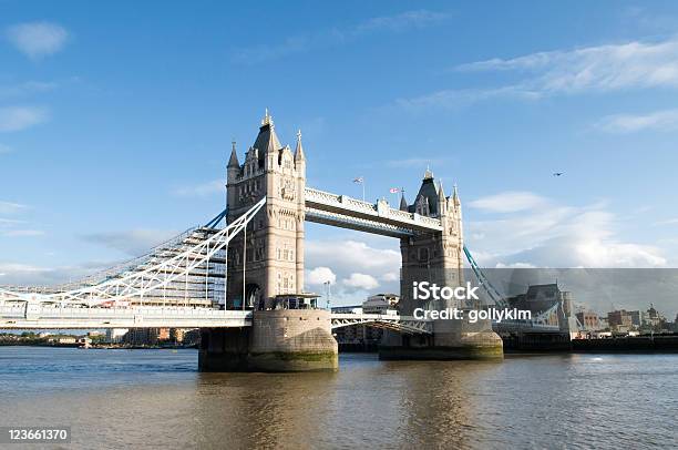 Tower Bridge - Fotografie stock e altre immagini di Ambientazione esterna - Ambientazione esterna, Cantiere di costruzione, Capitali internazionali