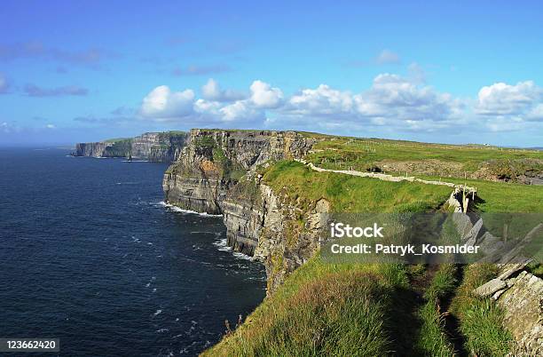 Penhascos De Moher - Fotografias de stock e mais imagens de Ao Ar Livre - Ao Ar Livre, Azul, Cena Não Urbana