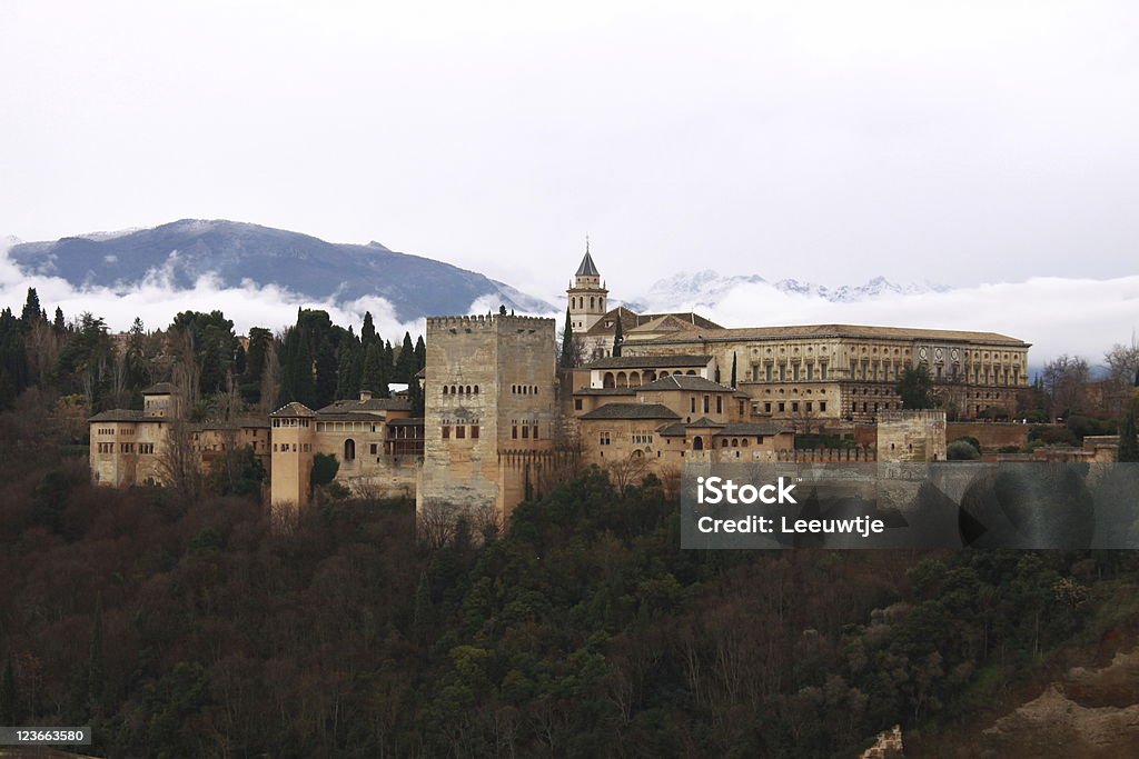 alhambra w Granadzie, Hiszpania zimowe ubrania - Zbiór zdjęć royalty-free (Malaga)