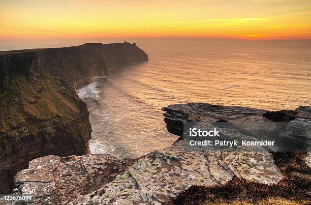 Scogliere Di Moher - Fotografie stock e altre immagini di Ambientazione esterna - Ambientazione esterna, Blu, Cielo